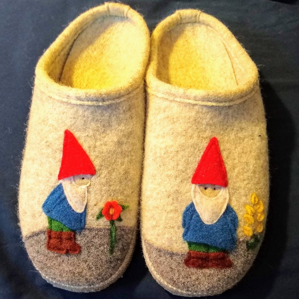 NIB Giesswein Wool Slippers Garden Gnomes Size 10